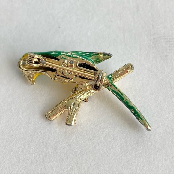 Vintage Parrot Bird Brooch Green Yellow Gold Tone 60s Pin Tiny Small - Picture 5 of 7